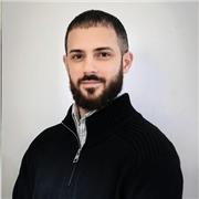 Soy experto en metodología de la investigación y análisis de datos, con años de experiencia guiando a estudiantes en su TFG/TFM.